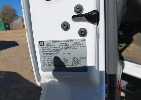 2007 GMC New Sierra C1500 Classic из США, поврежденный, VIN 1GTEC19ZX7Z100925